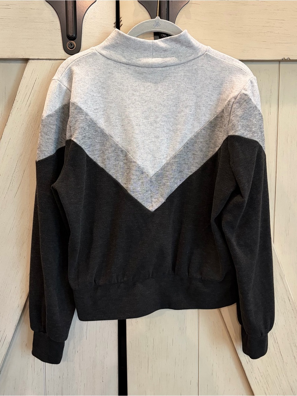 Evereve Chevron Mock Neck Pullover - Black & Light Gray Size Small
